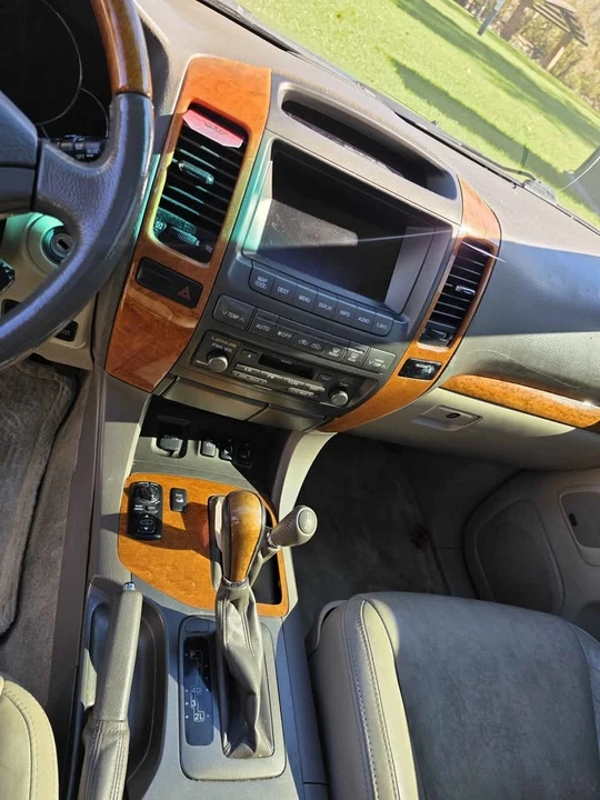 2004 Lexus GX 1st Gen - Image 12 of 20