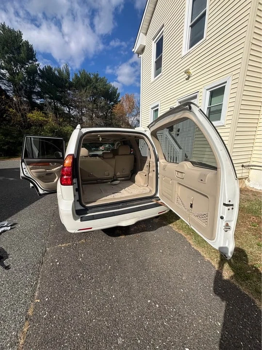 2004 Lexus GX 1st Gen - Image 4 of 4