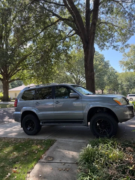 2004 Lexus GX 1st Gen - Image 5 of 11