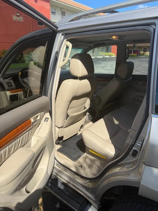 2004 Lexus GX 1st Gen - Image 7 of 8
