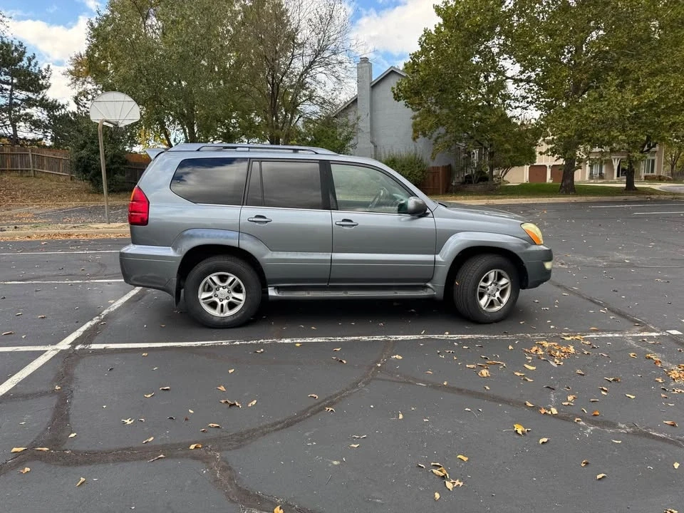 2004 Lexus GX 1st Gen - Image 8 of 19