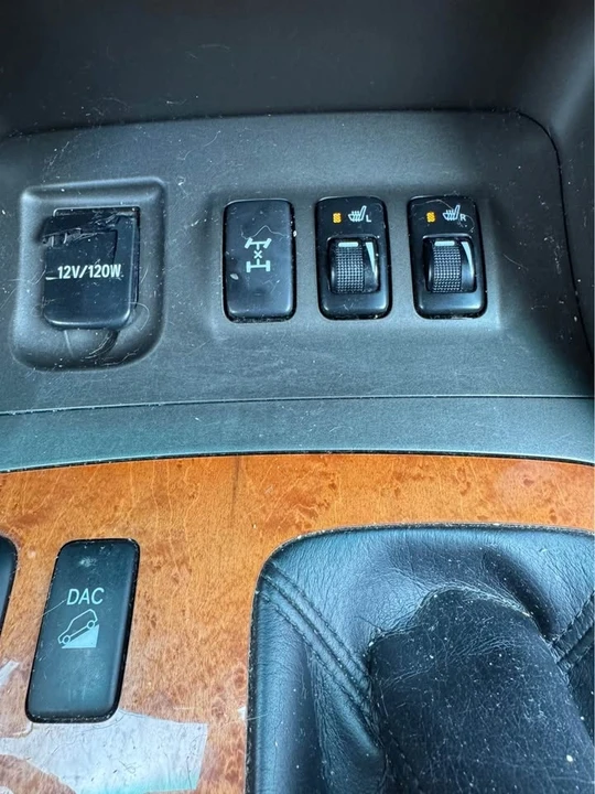 2004 Lexus GX 1st Gen - Image 16 of 19