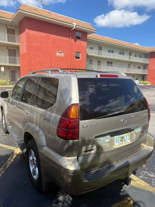 2004 Lexus GX 1st Gen - Image 4 of 8