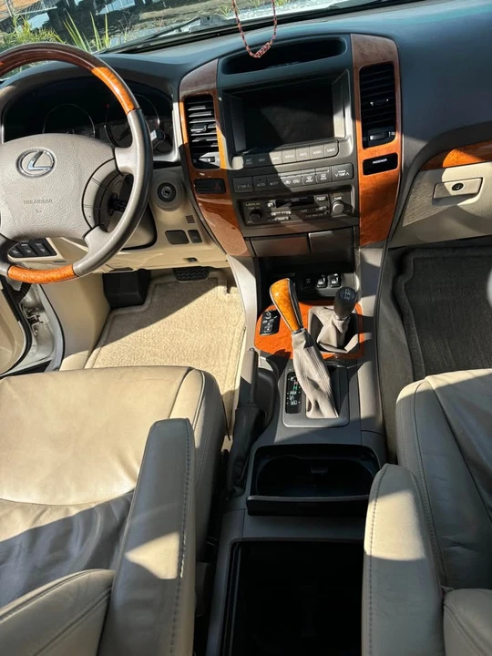 2004 Lexus GX 1st Gen - Image 7 of 12