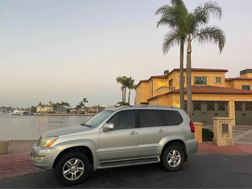 2004 Lexus GX 1st Gen - Image 2 of 9