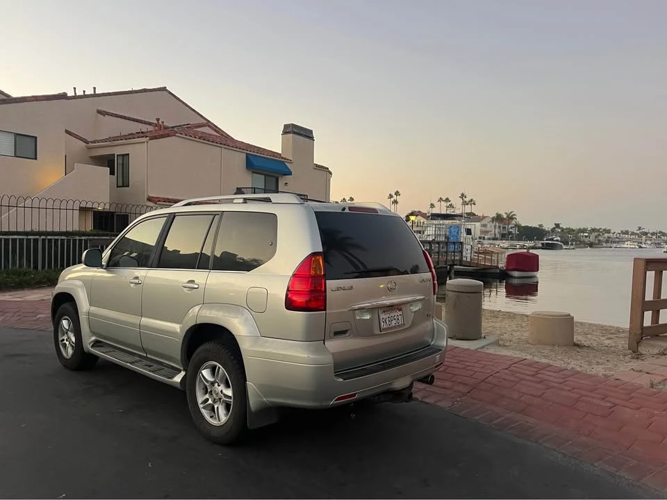 2004 Lexus GX 1st Gen - Image 3 of 9