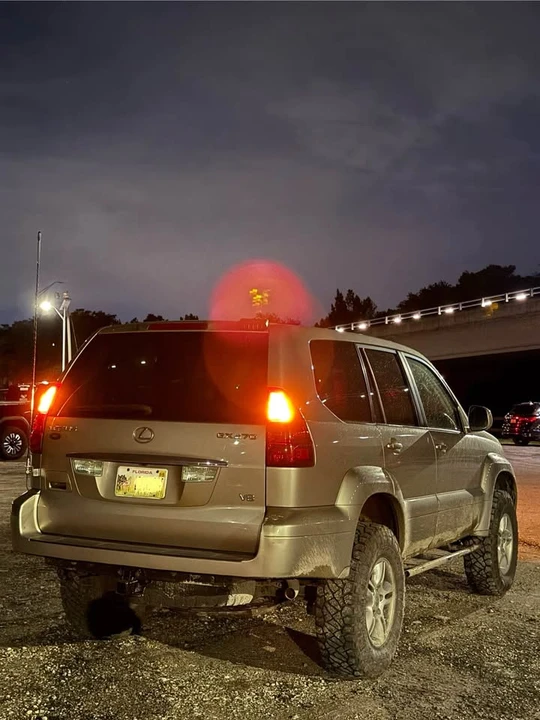 2004 Lexus GX 1st Gen - Image 17 of 18