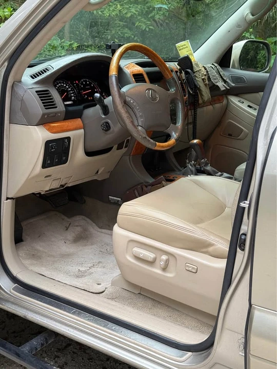 2004 Lexus GX 1st Gen - Image 2 of 18