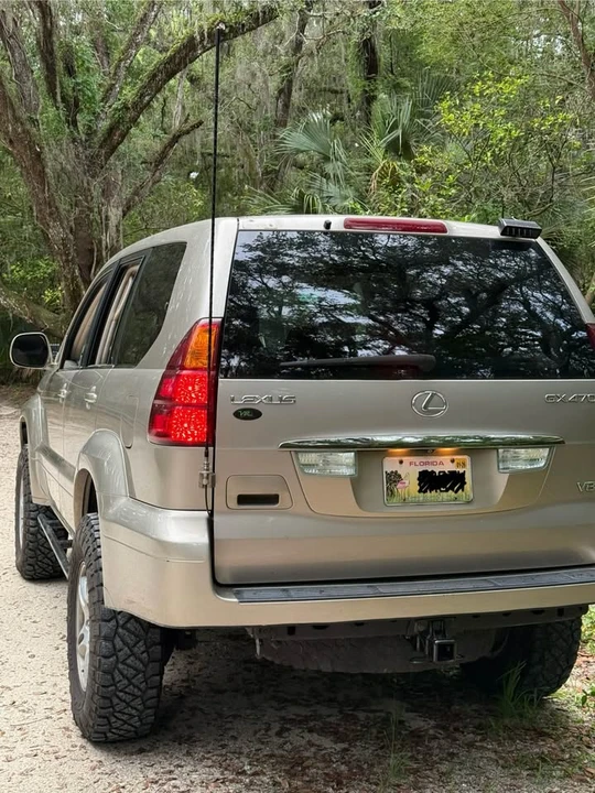 2004 Lexus GX 1st Gen - Image 3 of 18