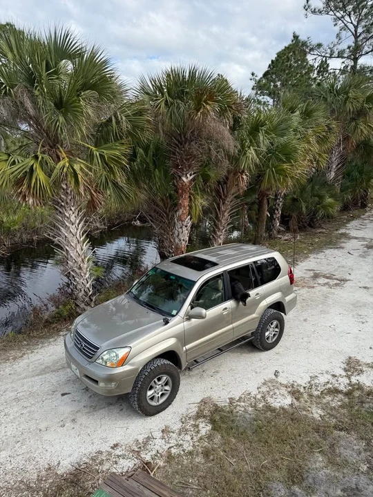 2004 Lexus GX 1st Gen - Image 7 of 18