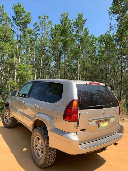2004 Lexus GX 1st Gen - Image 15 of 18