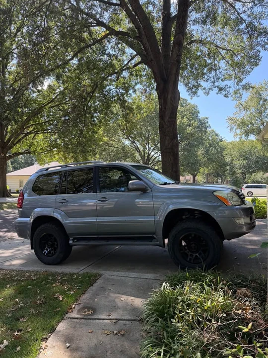 2004 Lexus GX 1st Gen - Image 2 of 7