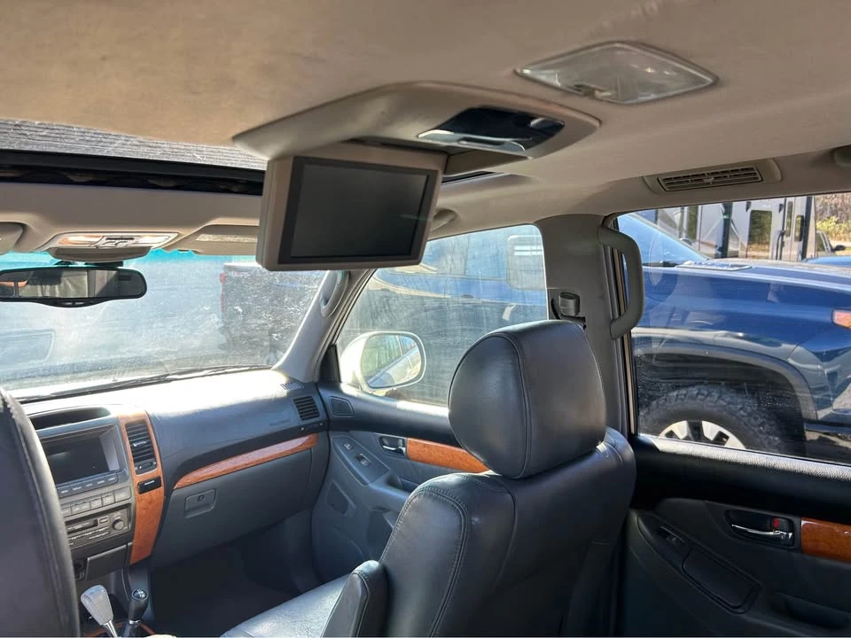 2004 Lexus GX 1st Gen - Image 12 of 16