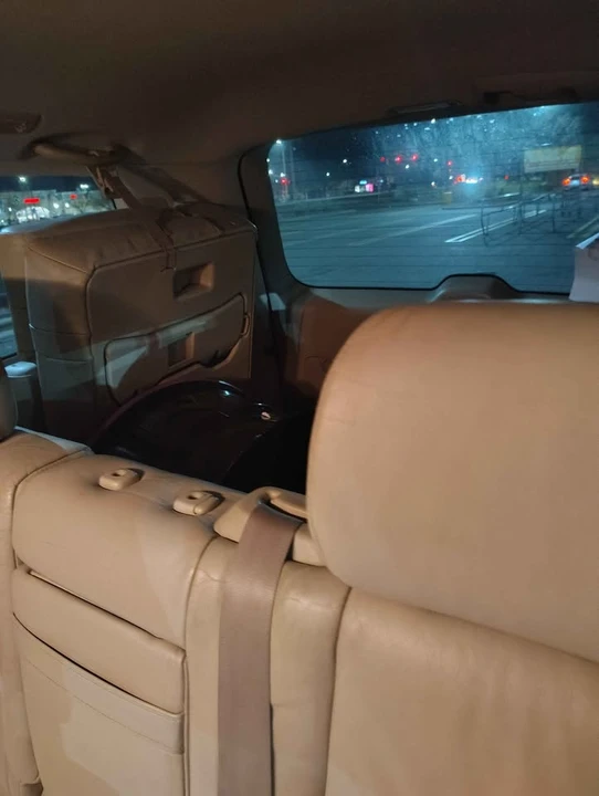 2004 Lexus GX 1st Gen - Image 13 of 14