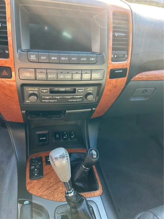 2004 Lexus GX 1st Gen - Image 7 of 16