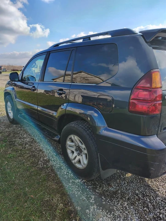 2004 Lexus GX 1st Gen - Image 3 of 10