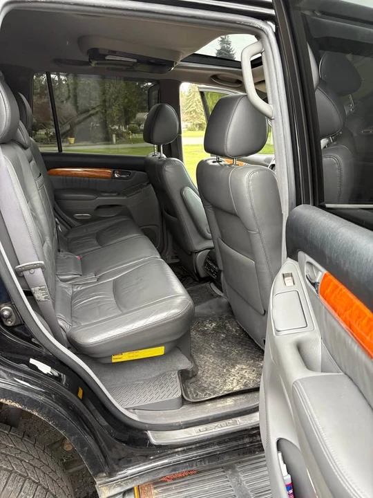 2004 Lexus GX 1st Gen - Image 11 of 12