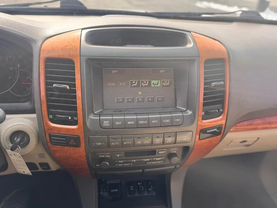 2004 Lexus GX 1st Gen - Image 15 of 18