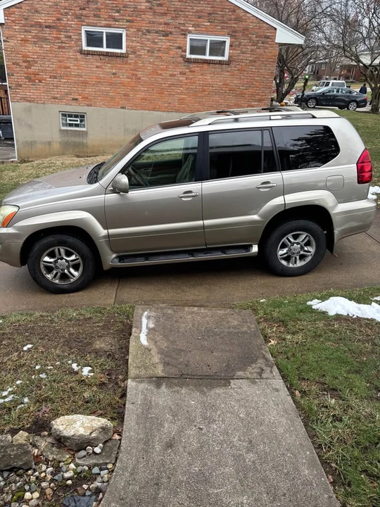 2004 Lexus GX 1st Gen - Image 3 of 18