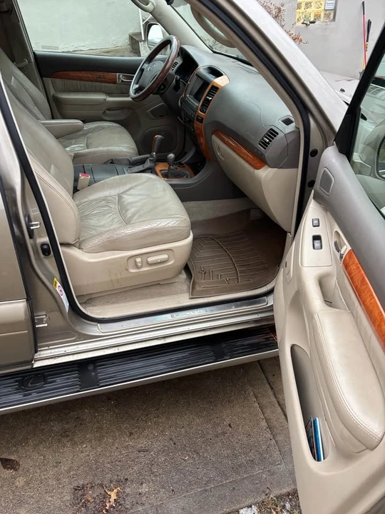 2004 Lexus GX 1st Gen - Image 10 of 18