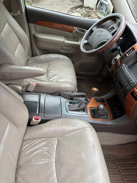2004 Lexus GX 1st Gen - Image 11 of 18