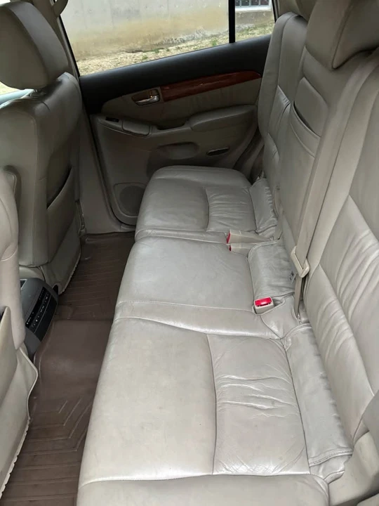 2004 Lexus GX 1st Gen - Image 14 of 18