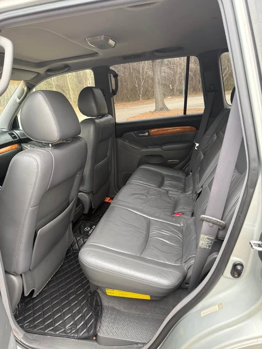 2004 Lexus GX 1st Gen - Image 10 of 12