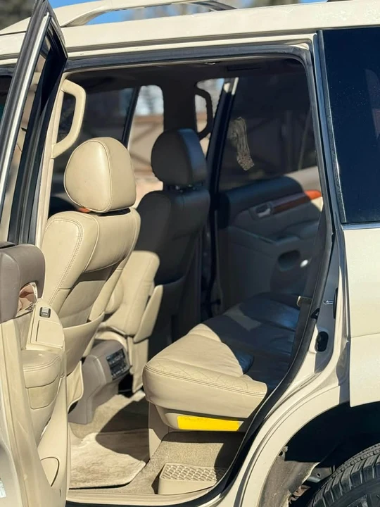 2004 Lexus GX 1st Gen - Image 10 of 12