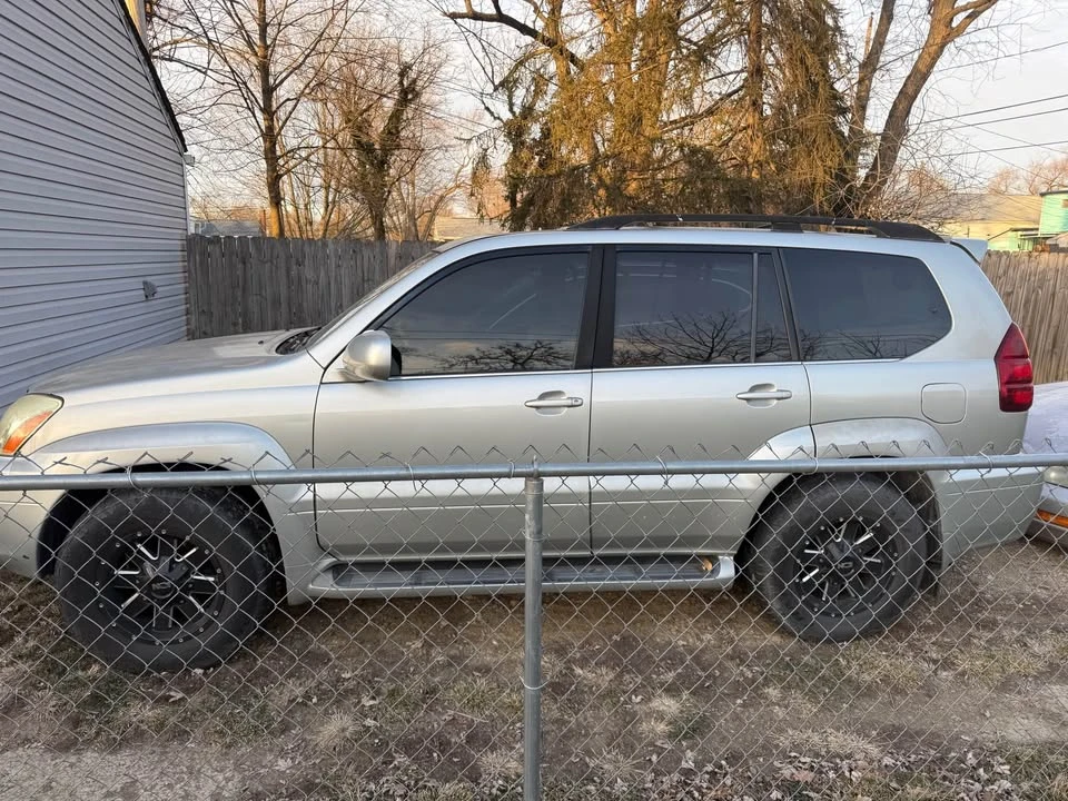 2004 Lexus GX 1st Gen - Image 2 of 6