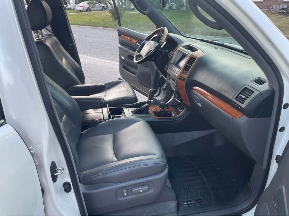 2004 Lexus GX 1st Gen - Image 11 of 15