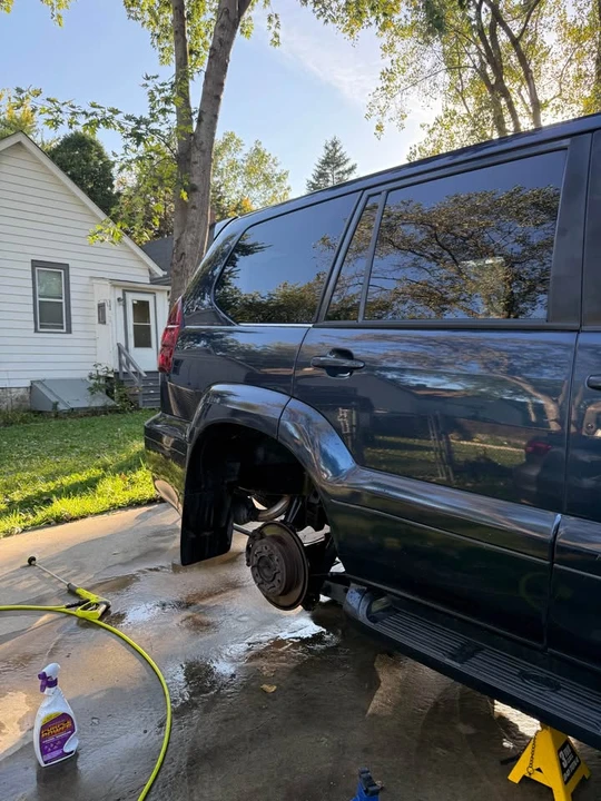 2004 Lexus GX 1st Gen - Image 4 of 9
