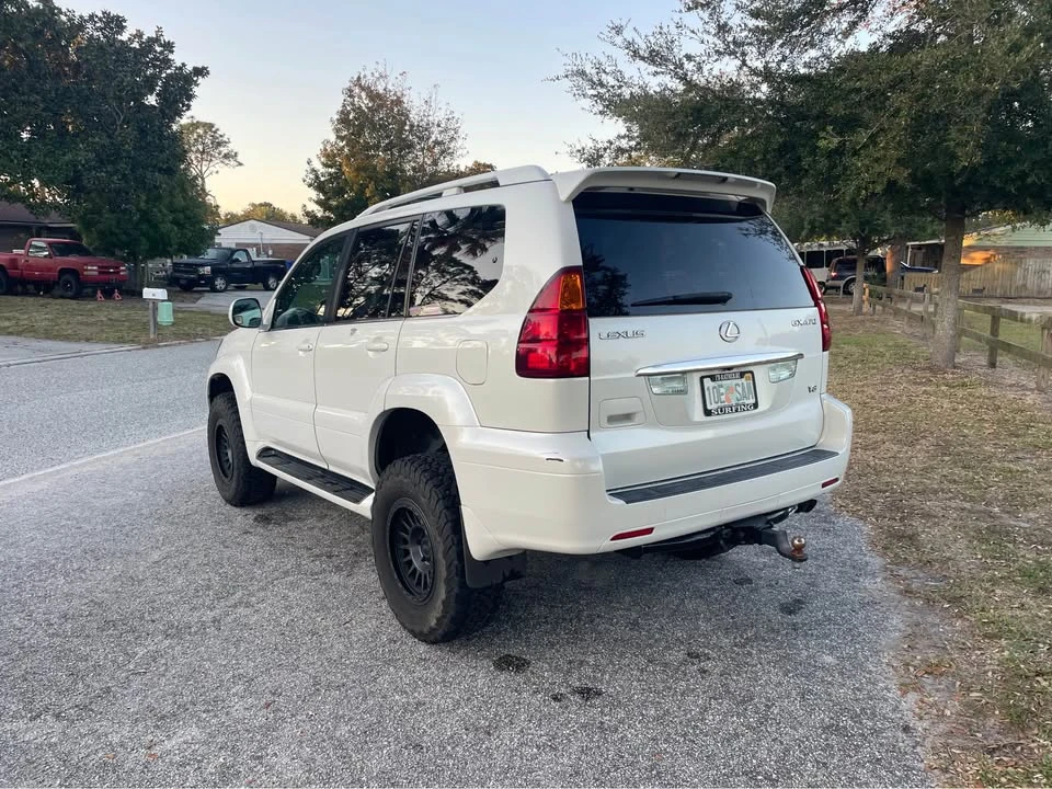 2004 Lexus GX 1st Gen - Image 3 of 15