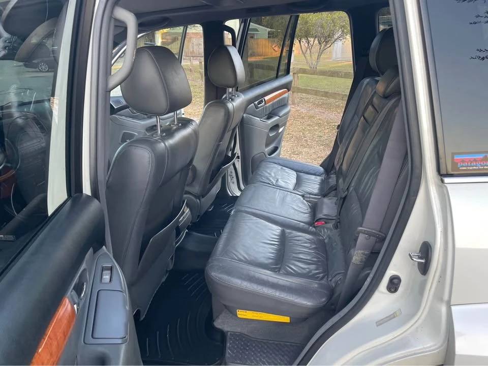 2004 Lexus GX 1st Gen - Image 9 of 15