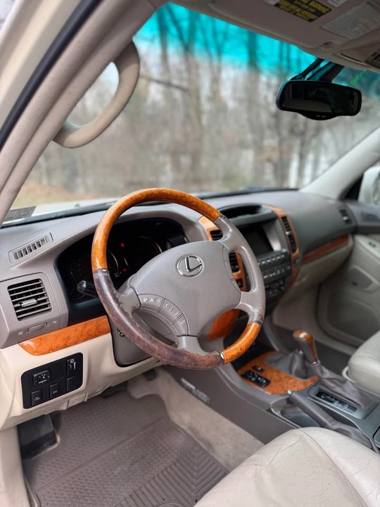 2004 Lexus GX 1st Gen - Image 10 of 16