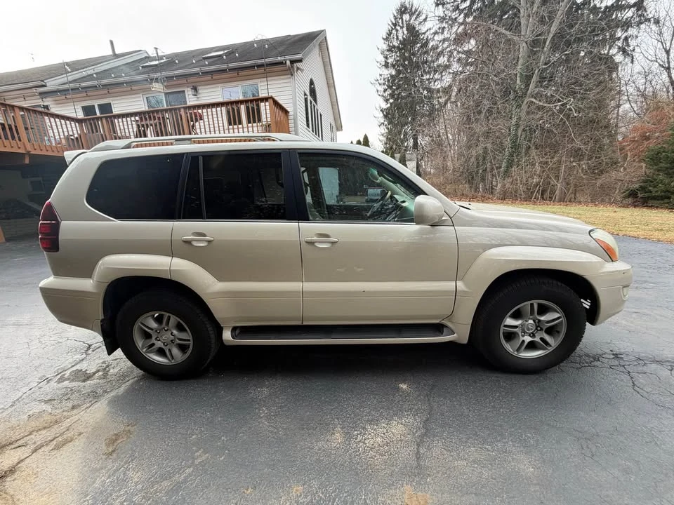 2004 Lexus GX 1st Gen - Image 6 of 16