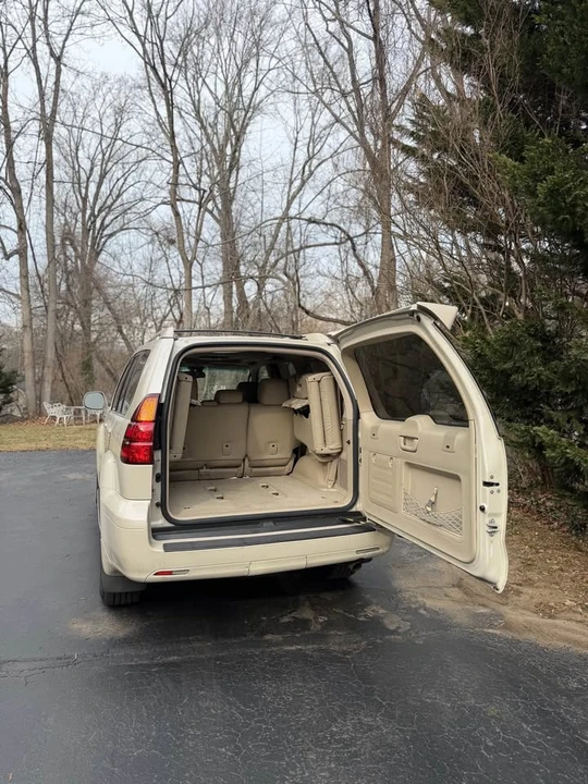 2004 Lexus GX 1st Gen - Image 4 of 16