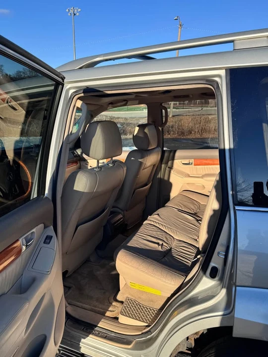 2004 Lexus GX 1st Gen - Image 14 of 20