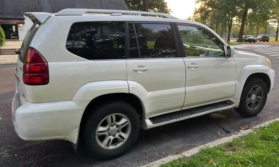 2004 Lexus GX 1st Gen - Image 2 of 3