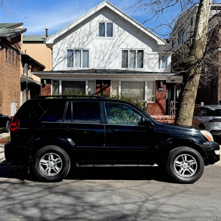2004 Lexus GX 1st Gen - Image 4 of 12