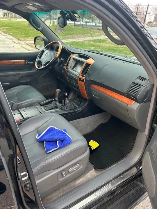 2004 Lexus GX 1st Gen - Image 11 of 12