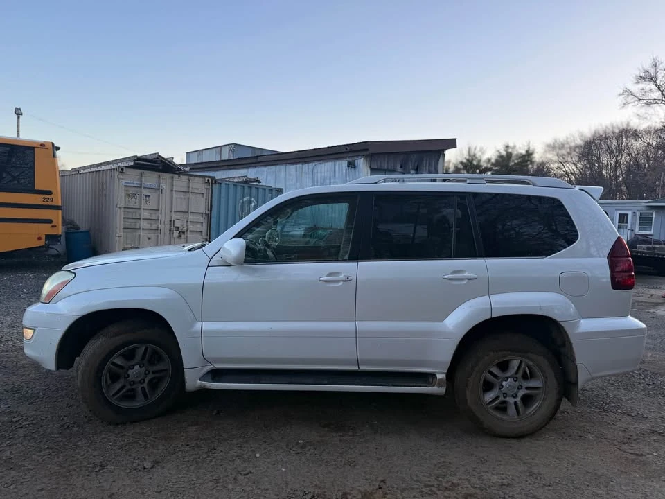 2004 Lexus GX 1st Gen - Image 3 of 11