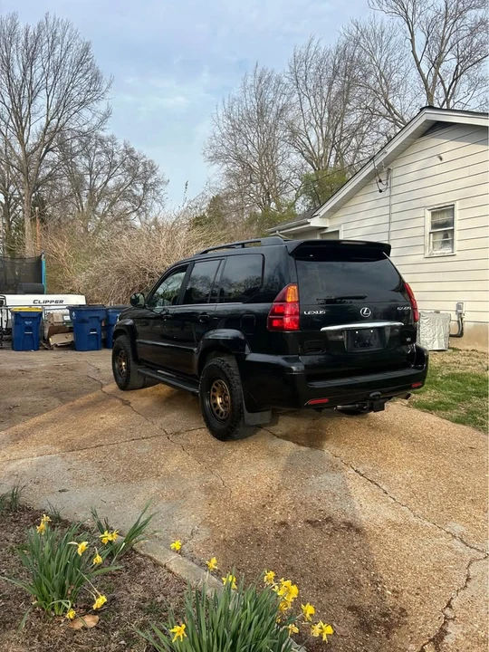 2004 Lexus GX 1st Gen - Image 3 of 12