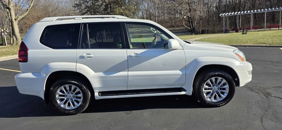 2004 Lexus GX 1st Gen - Image 4 of 19
