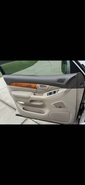 2004 Lexus GX 1st Gen - Image 4 of 12