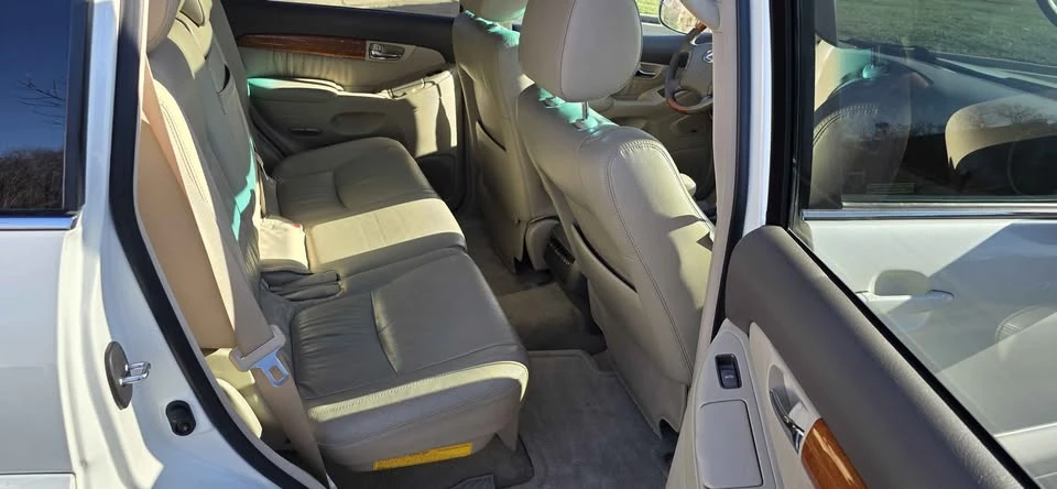 2004 Lexus GX 1st Gen - Image 16 of 19