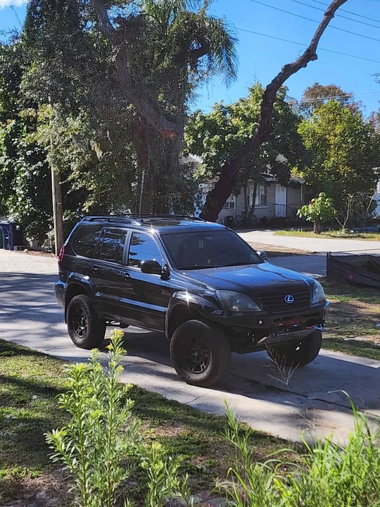 2004 Lexus GX 1st Gen - Image 3 of 15