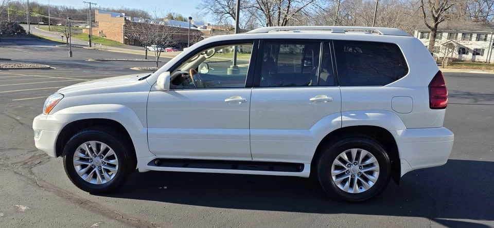 2004 Lexus GX 1st Gen - Image 8 of 19