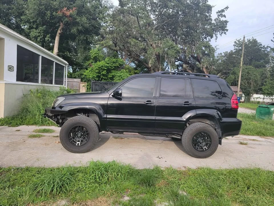 2004 Lexus GX 1st Gen - Image 16 of 17