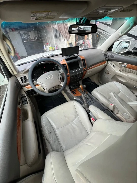 2004 Lexus GX 1st Gen - Image 9 of 12