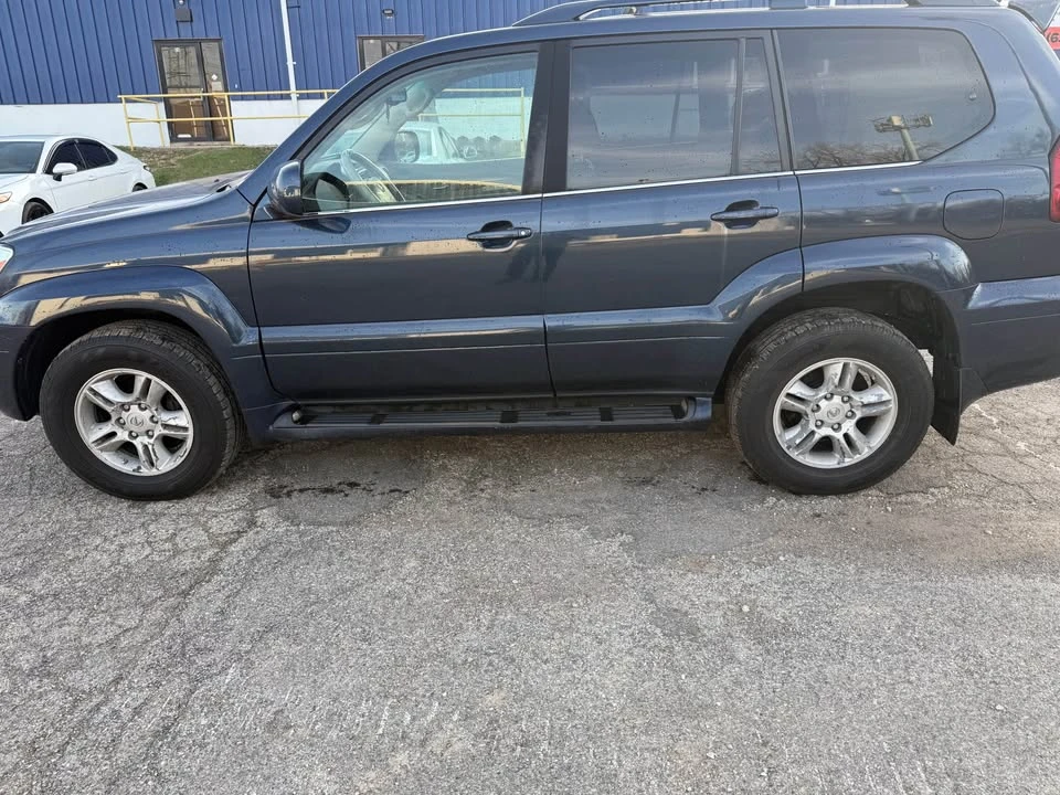 2004 Lexus GX 1st Gen - Image 5 of 18